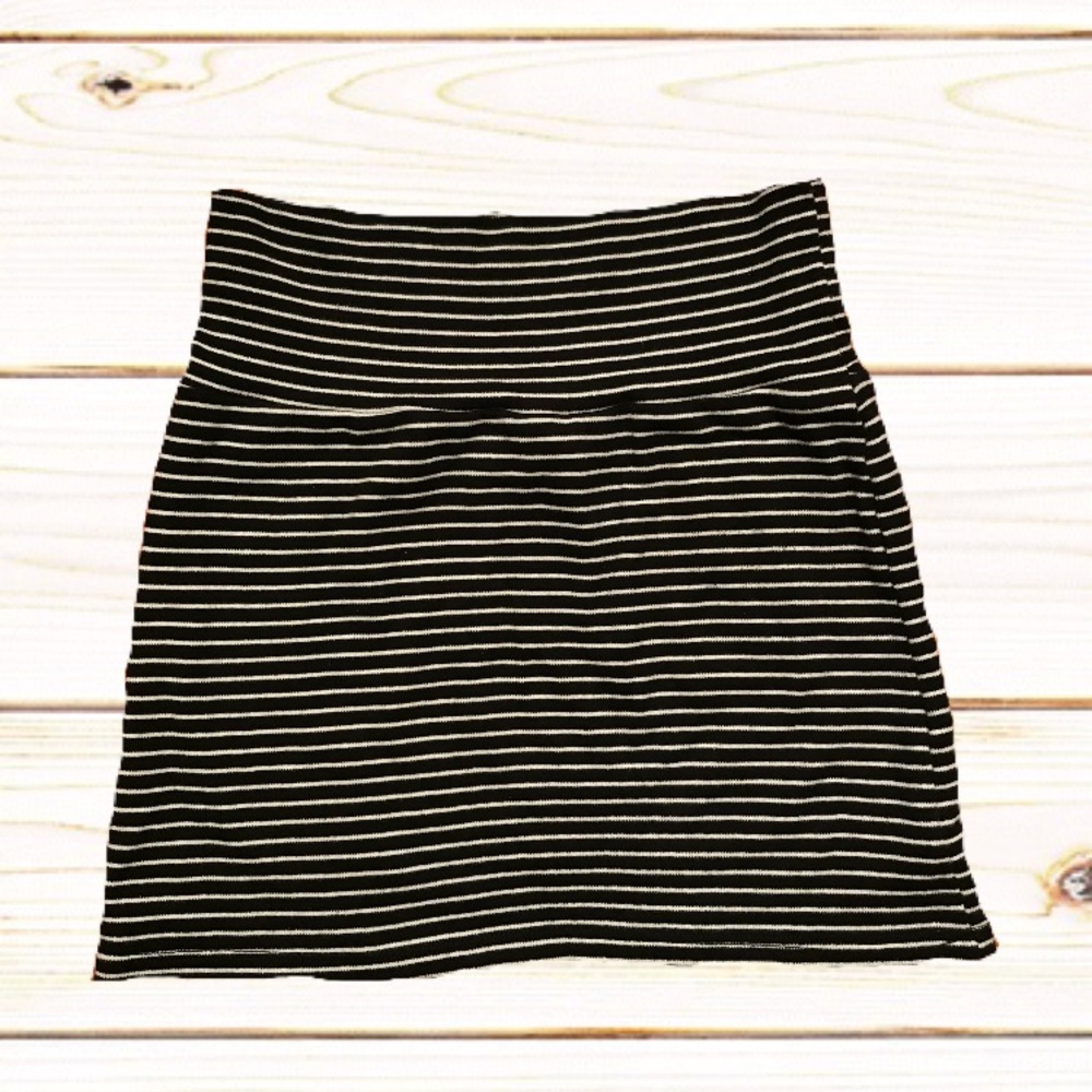 American Apparel Black & White Stripe Mini Skirt - Picture 2 of 5